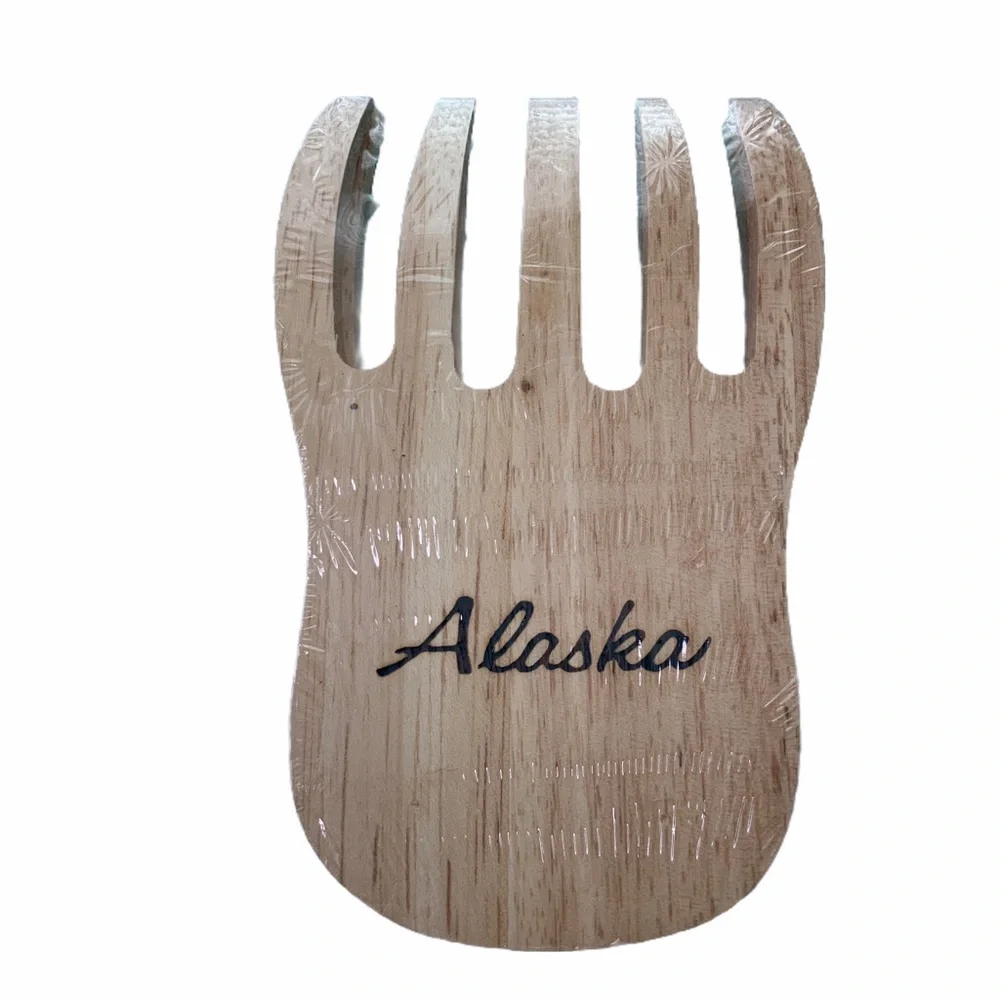 Alaskan Wooden Salad Pasta Claws NWT